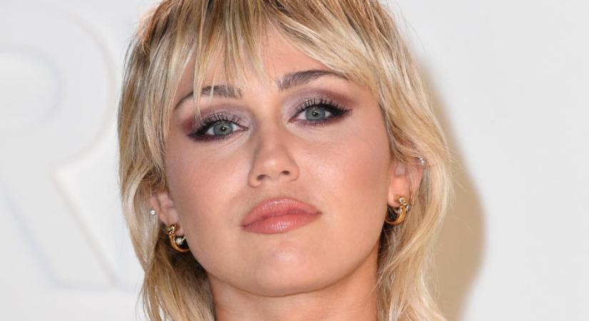 Miley Cyrus új frizurájára nincsenek szavak