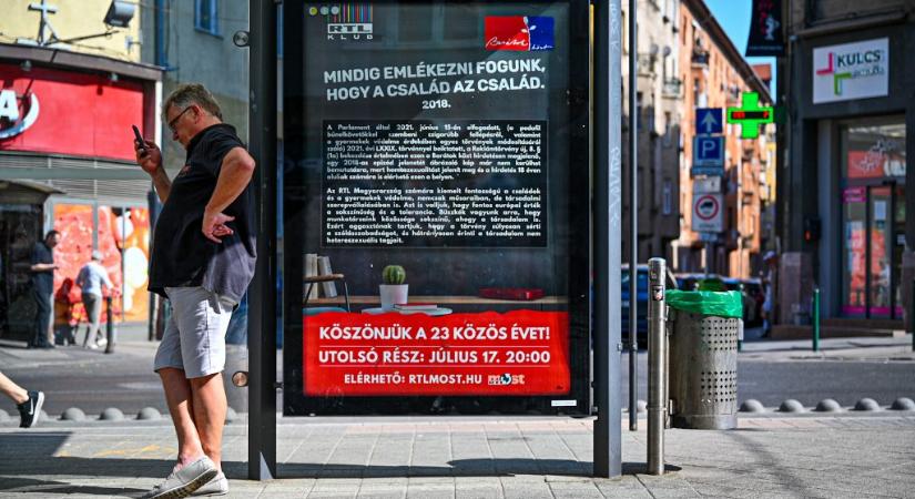 Melegházasságot mutató részletet plakátolt ki az RTL Klub, most le kell takarniuk