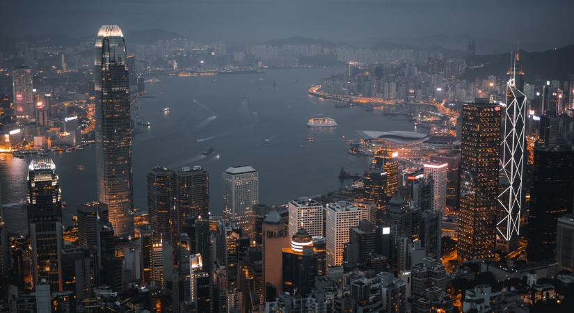 Több internetes óriáscég kivonulhat Hongkongból a tervezett új adatvédelmi szabályok miatt