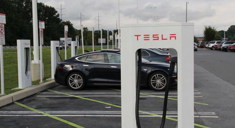 Rekord negyedév a Tesla mögött – elképesztő a gyártási kapacitás