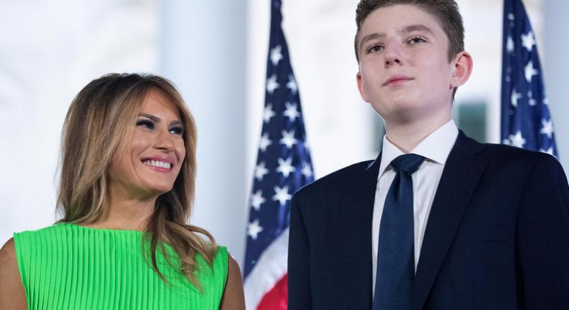 Melania Trumpot és fiát hónapok óta először láthatjuk újra: a 16 éves Barron magasabb, mint az anyja