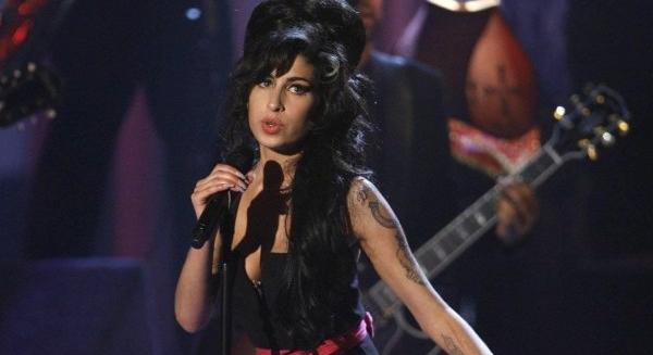 Most kiderül az igazság: sosem hallott sztorik a tíz éve elhunyt Amy Winehouse-ról!