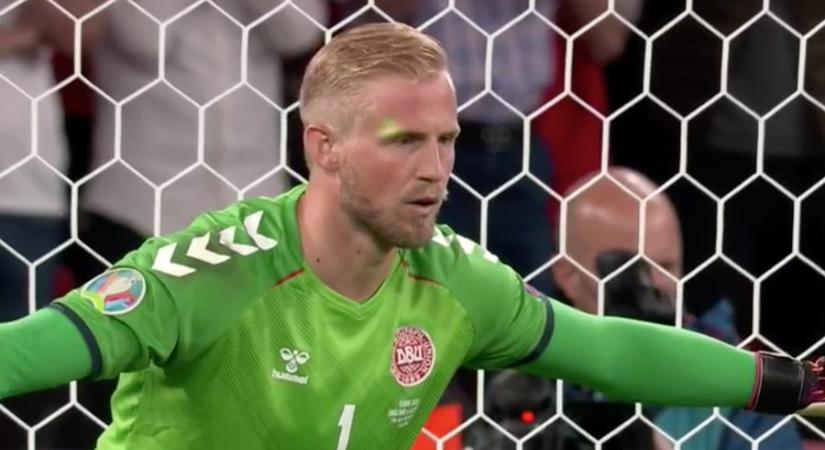 Lézerrel vakították el a dán kapust az angolok döntő tizenegyese előtt - videó