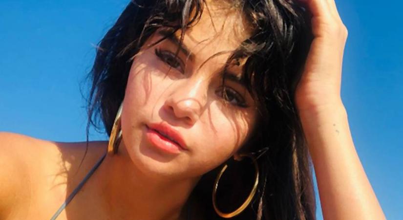 Selena Gomez levetkőzte minden gátlását: retus nélküli képeken, falatnyi bikiniben mutatta meg testét - Fotók