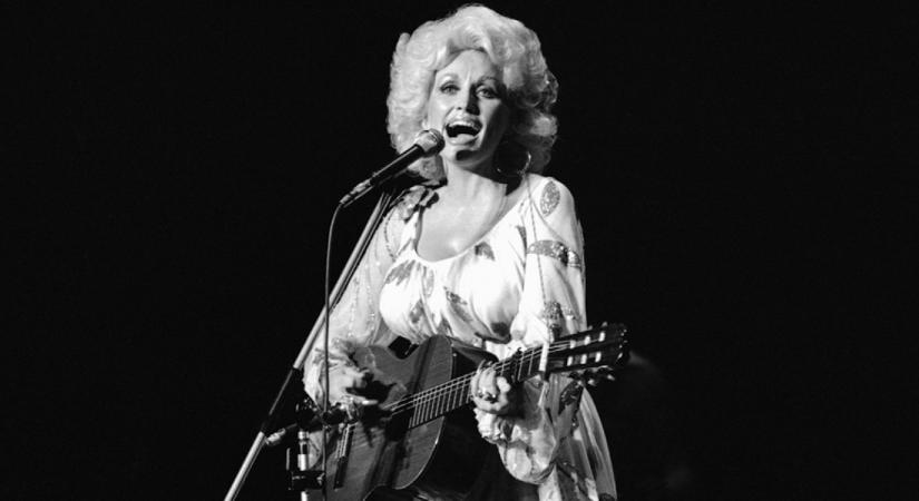 Dolly Partonból igazi plasztikrém lett: rá sem ismerni a beavatkozások miatt az énekesnőre