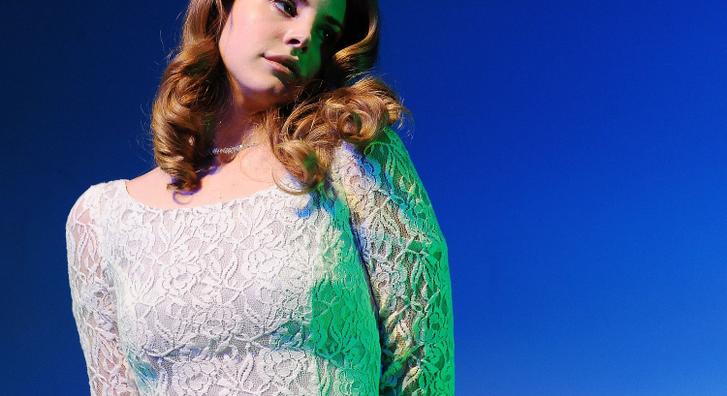 Lana Del Reyt kicikizték új albumborítója miatt, újragondolta az egészet