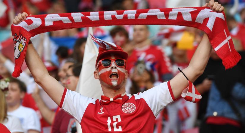 Üvegekkel dobálták és leköpködték az angolok a dán szurkolókat a Wembley-ben
