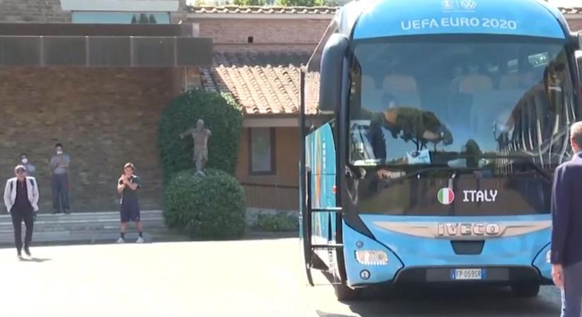 Eb 2020: az olasz asszisztensedző majdnem lemaradt az induló buszról – videó