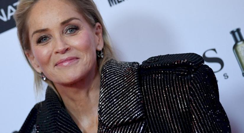 Hoppá: Sharon Stone hazudott a legendás villantásáról