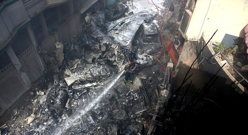 Videón a pakisztáni légi-katasztrófa