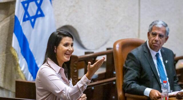 Jelnyelven tartott beszédet az izraeli parlament első siketnéma képviselője