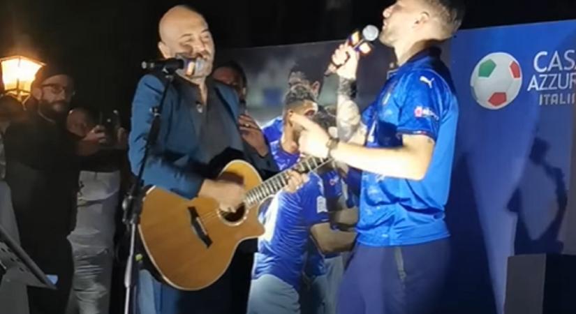 Az olaszok Eb-győztes focistája mindenkit meglepett az éneklésével - videó