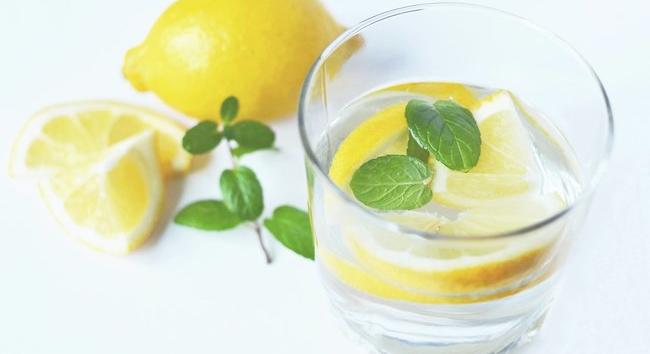 Itt az igazság! Valóban lehet fogyni a citromos víztől?