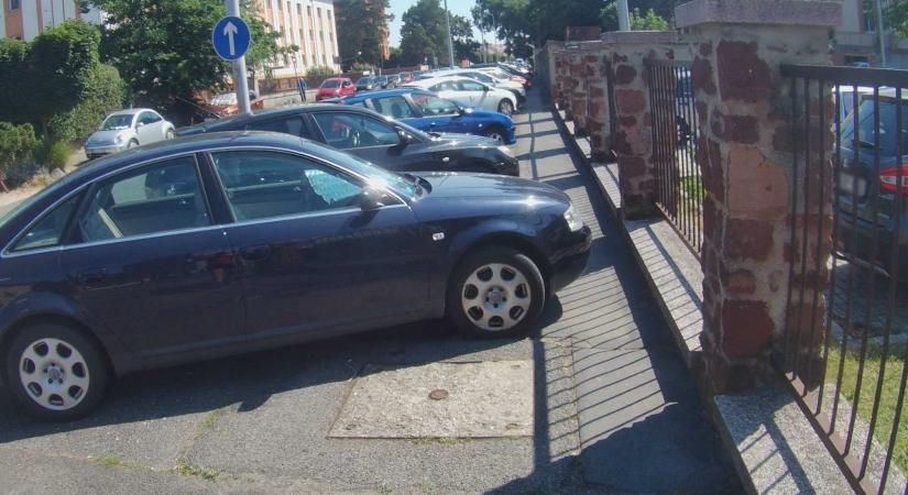 Miért nem javul a parkolási helyzet Szombathelyen?