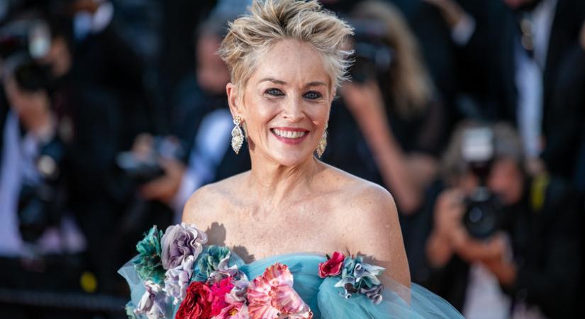 A 63 éves Sharon Stone virágos estélyi ruhája ellopta a show-t Cannes-ban: Enyedi Ildikó filmjét nézte meg
