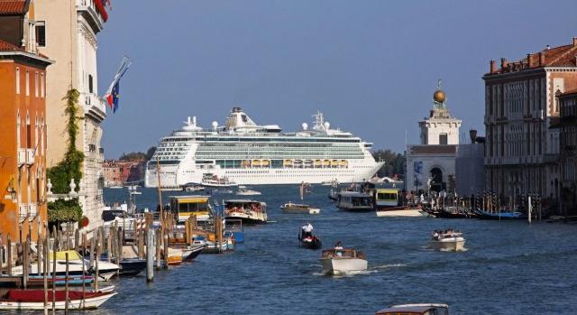 Augusztustól végleg kitiltják az óceánjárókat a Velencei-lagúnából