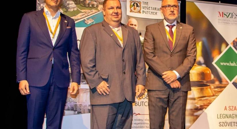 Új elnök a szállodaszövetség élén: Baldauf Csaba váltja Flesch Tamás eddigi elnököt