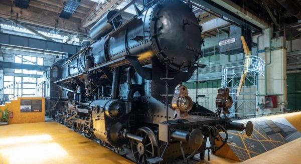 Legendás mozdonyokkal nyitja meg új időszaki kiállítását leendő otthonában a Közlekedési Múzeum