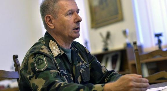 Honvédelmi miniszter: a katonák nem csak a fegyverekhez értenek