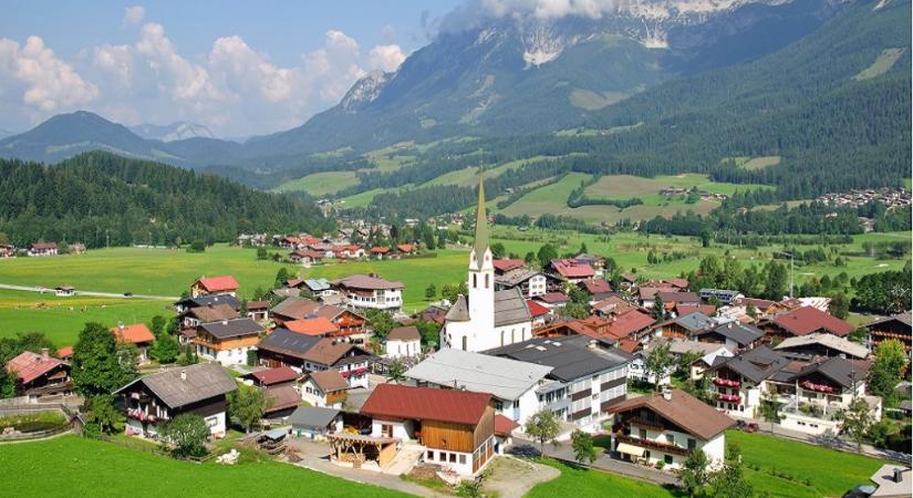 A csodaszép osztrák falucska, ahol a Hegyi doktor sorozatot forgatják