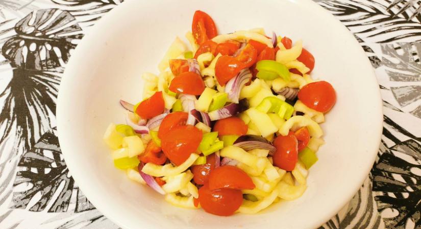 Mamaféle ecetes saláta színes zöldségekkel: sültek és pörkölt mellé is tökéletes