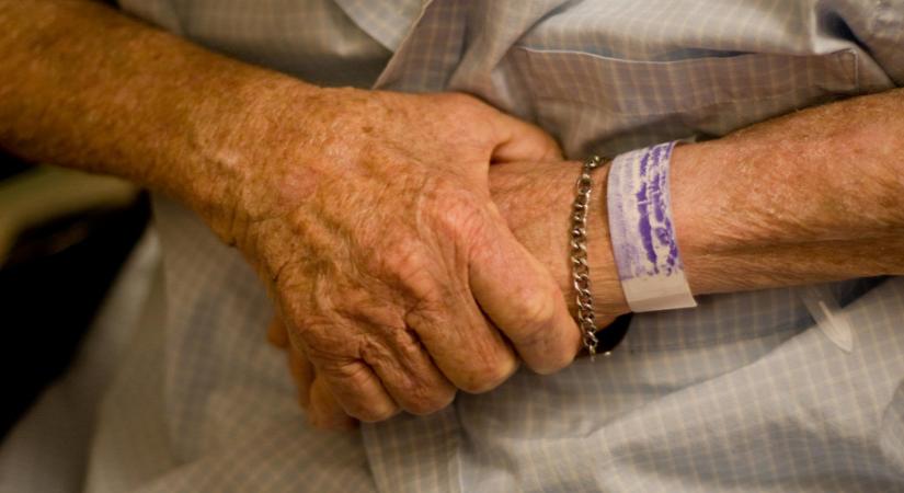 Kórházi koszt végzett a 92 éves nagypapával: az ápolók hatalmas hibát követtek el