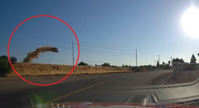 Rakétává változott autót vettek videóra Kaliforniában