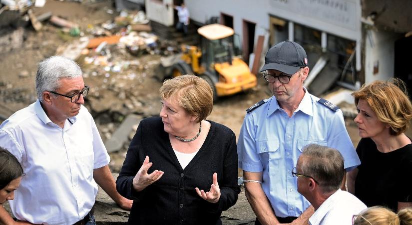 Gyors segítséget ígért Merkel az árvíz sújtotta német vidékeknek