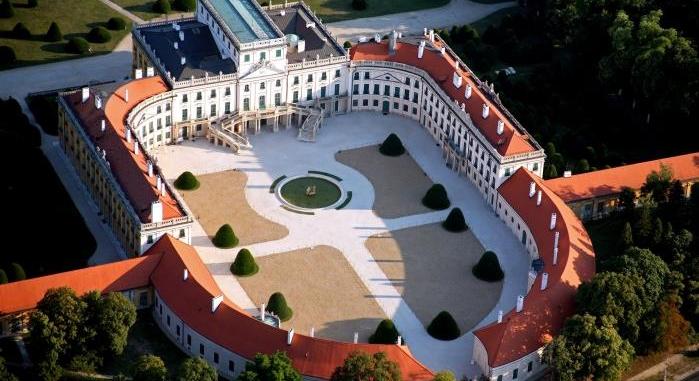 Átadták a fertődi Esterházy-kastély megújult nyugati szárnyát