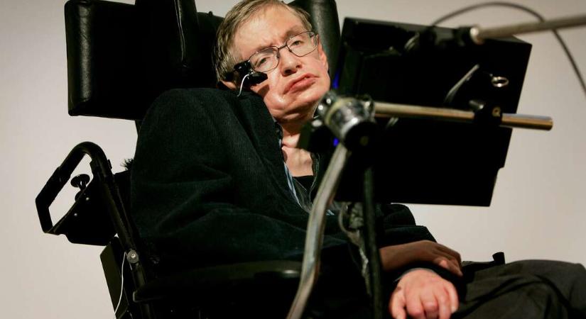 Elvesztette a hangját az, akinek életcélja volt, hogy másoknak hangot adjon – Stephen Hawking, Dennis Klatt és a beszédszintetizátorok több száz éves fejlődése