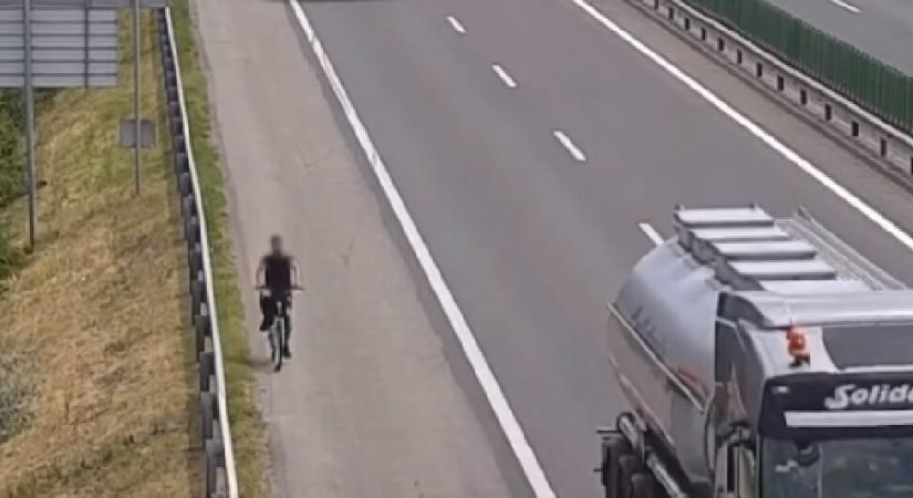 Életveszélyes: a Magyar Közút felvétele az autópályákon kerékpározókról (videóval)