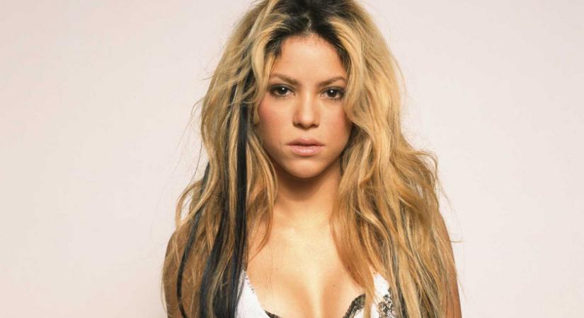 Shakira csillogós bikiniben olyan, mint egy szirén: új videóklipjében vetkőzött le