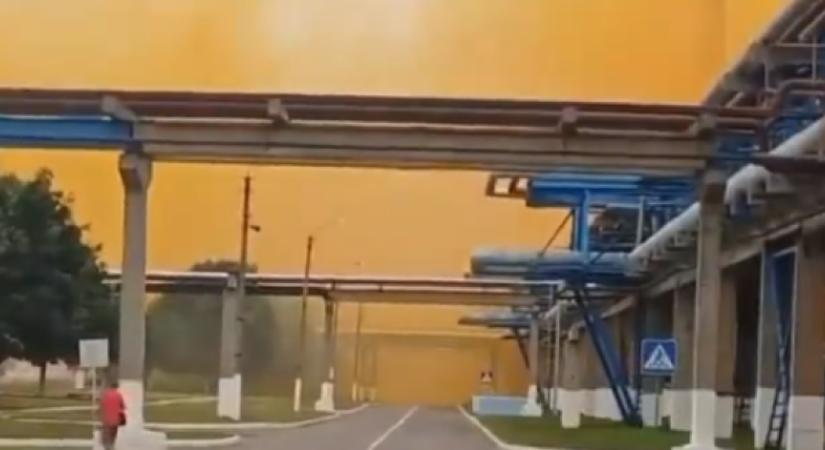 Ipari baleset történt a vegyi üzemben Rivnében, a létesítmény fölött narancssárga gázfelhő jelent meg