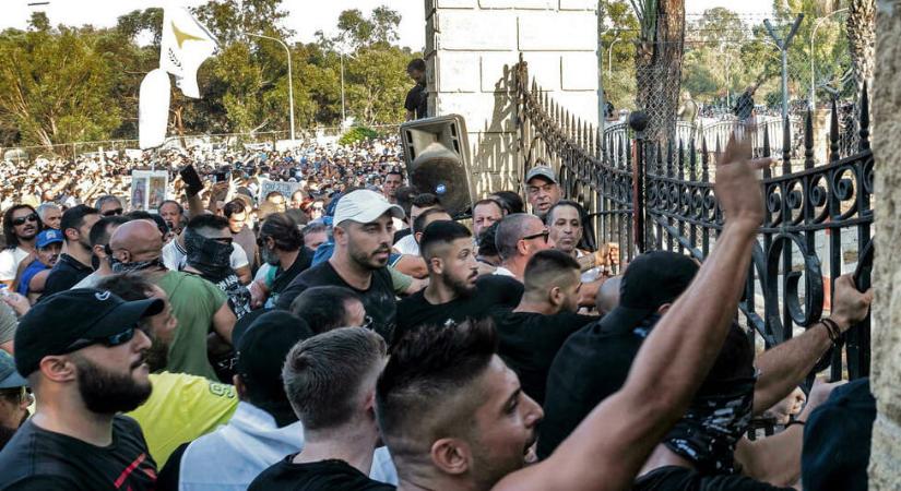 A Covid-igazolványok ellen tüntettek Cipruson