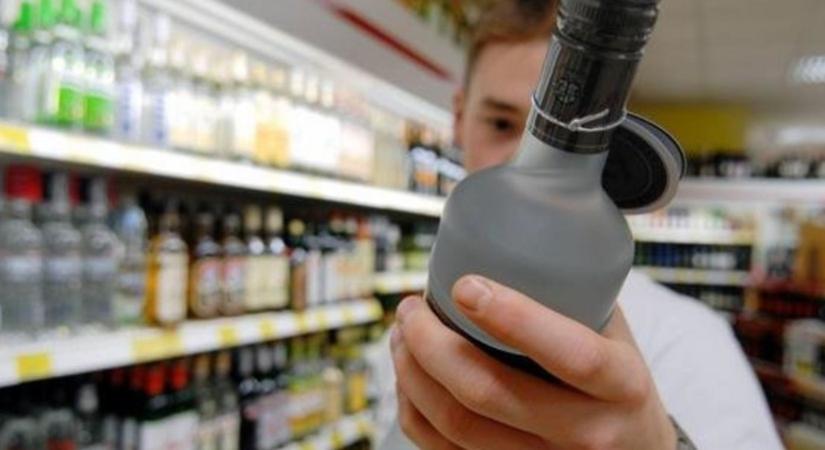 Betilthatják a cigaretta és az alkohol árusítását az ukrajnai szupermarketekben