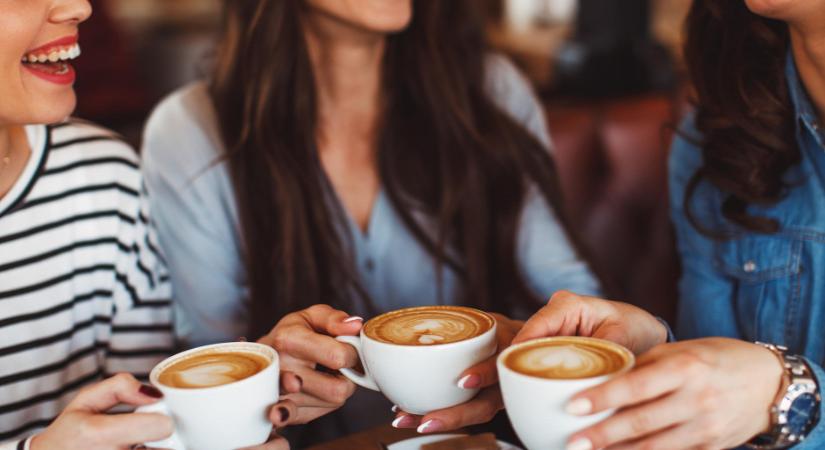 A kora reggeli kávézás különleges hatással van a nőkre