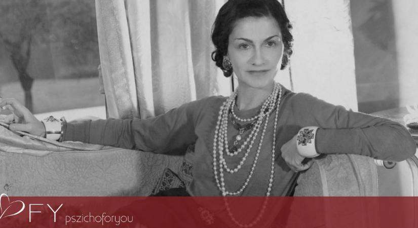 Akinek a parfümjénél csak az érzelmei voltak kifürkészhetetlenebbek – Coco Chanel és Párizs királynője című regény