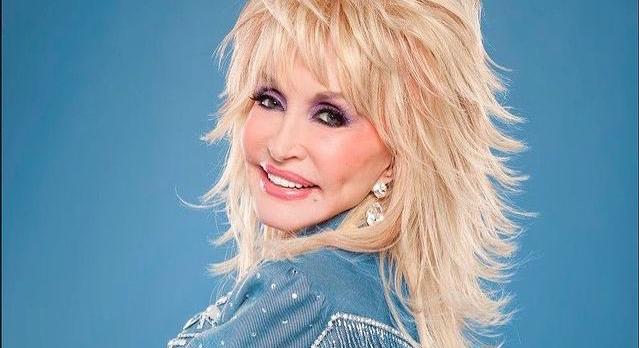 75 évesen újra Playboy nyuszinak öltözött Dolly Parton