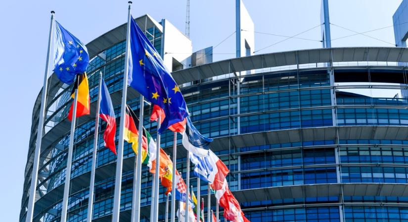 Chatcontrol: üzeneteink megfigyelésére bólintott rá az Európai Parlament