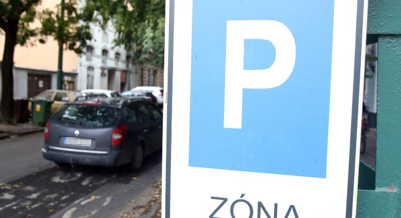 Szeged szinte az egyetlen nagyváros az országban, ahol még fizetni kell a zöld rendszámos autóknak parkolási díjat