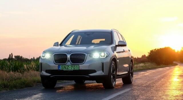 5 dolog, ami miatt nagyon meggyőző a BMW iX3
