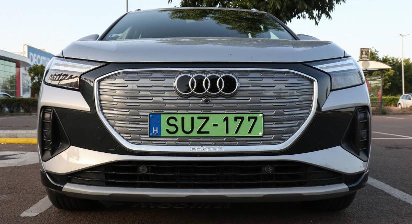 Hiába szükségtelen, az Audi a villanyautóin is tovább viszi a hűtőrácsot