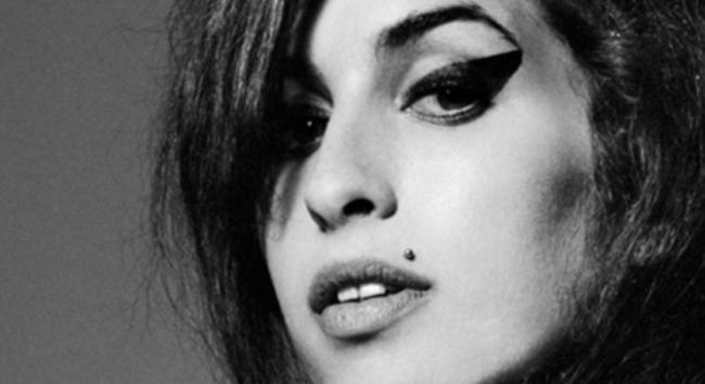 Hat Grammy, 24 millió eladott lemez: 10 éve halt meg Amy Winehouse