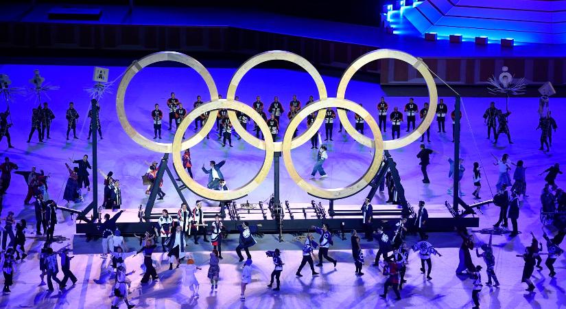 Közönség nélkül tartották meg a látványos megnyitót a XXXII. nyári olimpiai játékokon