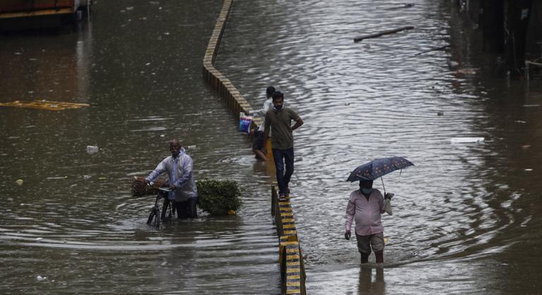Rengetegen meghaltak Indiában a monszuneső következtében