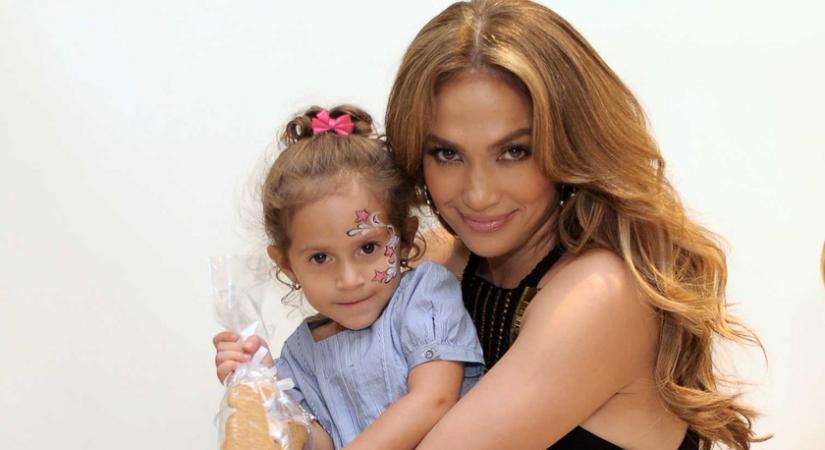 Jennifer Lopez 13 éves lánya szakasztott olyan, mint az anyja: Emme rengeteget nőtt