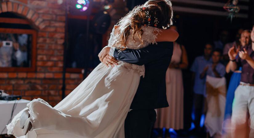 Ajjaj: az esküvőjén lépett félre a menyasszony – videó