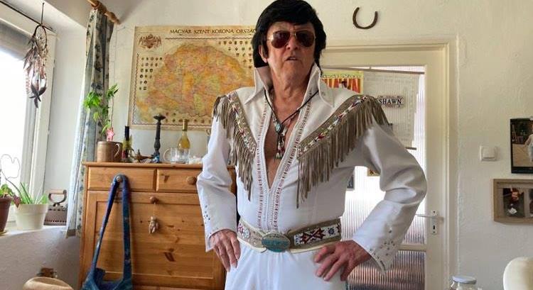 A komlói zenész, aki Amerikában Elvis-imitátorként futott be és még a királlyal is találkozott