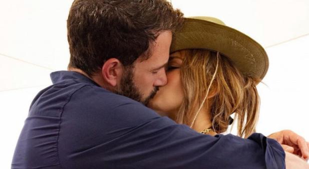 Instagram-hivatalos lett Ben Affleck és Jennifer Lopez kapcsolata