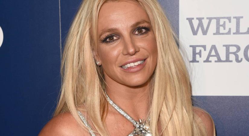 Ön látta már Britney Spearst, ahogy a melleit markolássza?